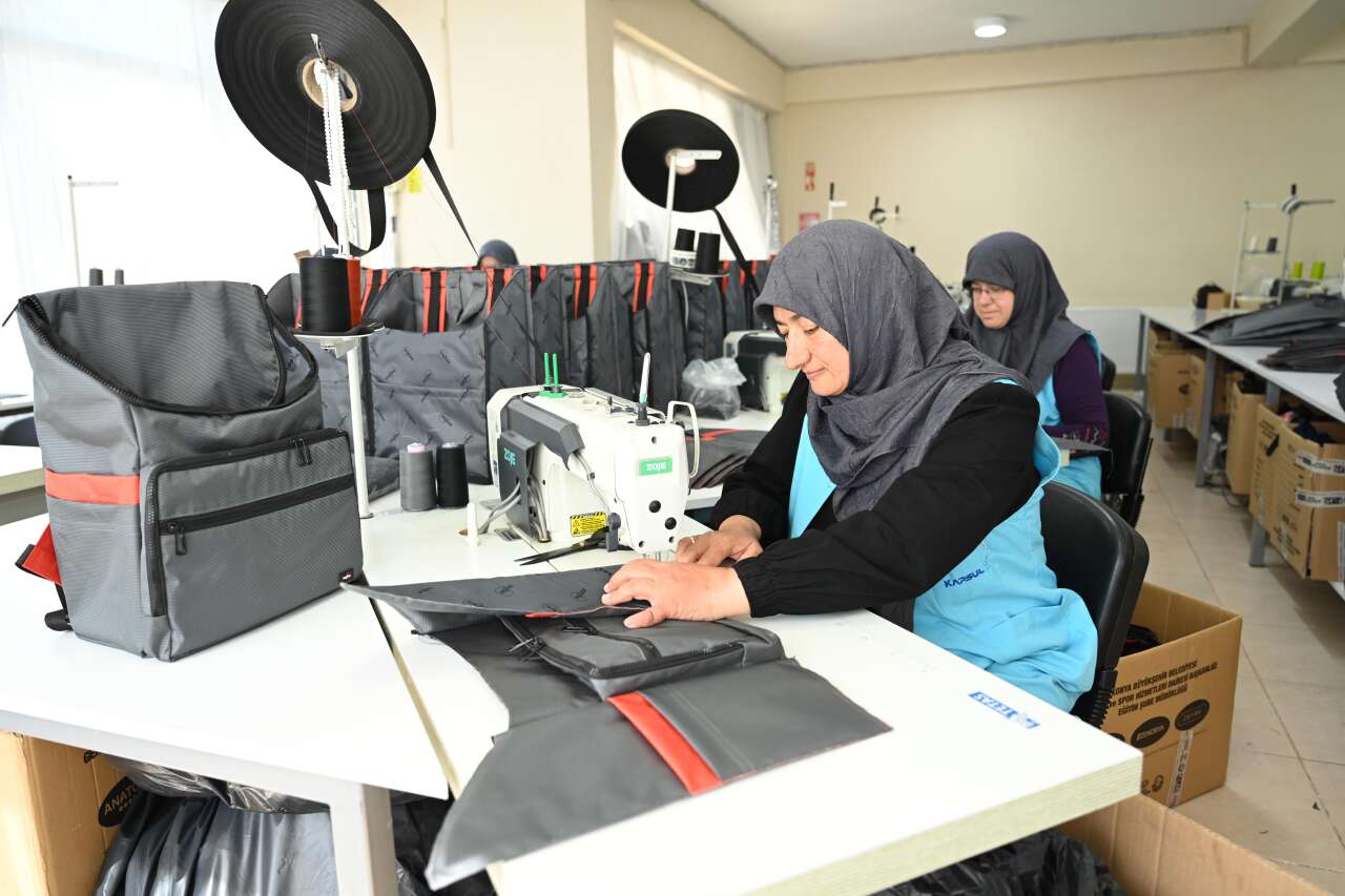 Konya’daki bu atölyeler dünya devleri için de dikiyor! Başkan Altay rakam verdi 11